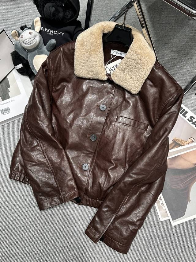 Loew* 2025 Autumn/Winter New Leather Down Jacket, featuring a lamb's wool lapel