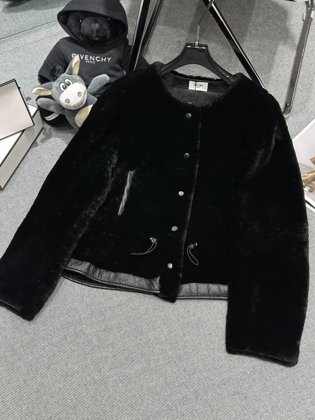 Celin* 2025 Autumn/Winter Short Shearling Coat. Features a round neck, single-br