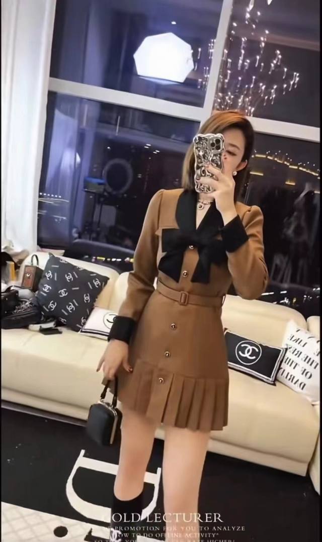 A Hepburn-inspired elegant dress with a sophisticated design Smlpxl DDD