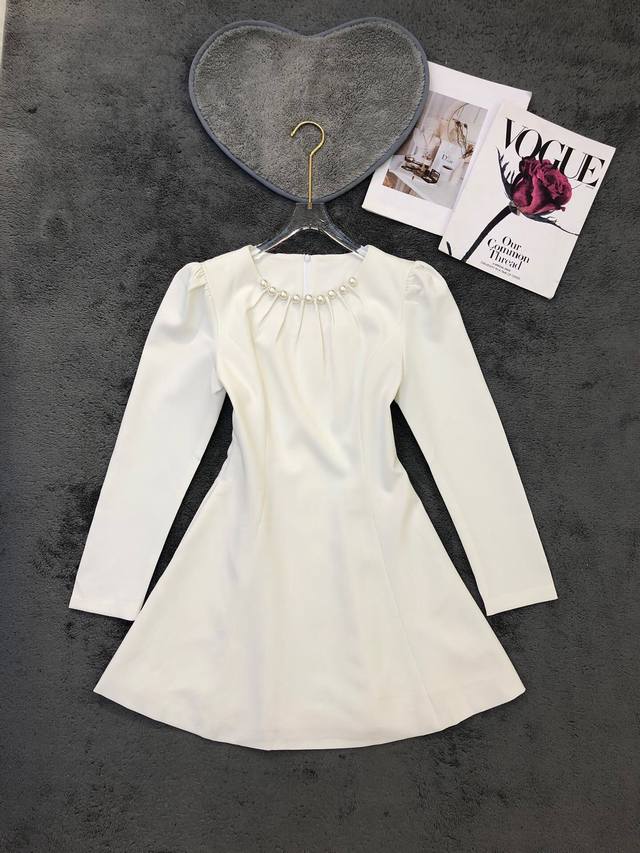 Heavy-design pearl dress for petite figures to appear taller Smlp DDD