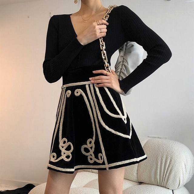 New fashionable and trendy heavy-duty embroidered ethnic-style midi skirt with