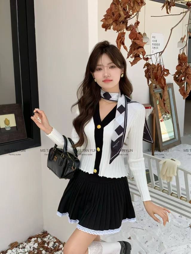 New Balmain V-neck scarf long-sleeved cardigan sweater Black, white, purple, kha