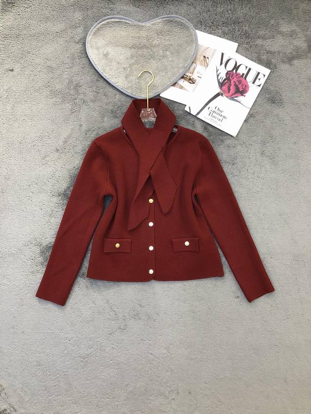 Chanel-style outfit with scarf sweater Smlp DDD