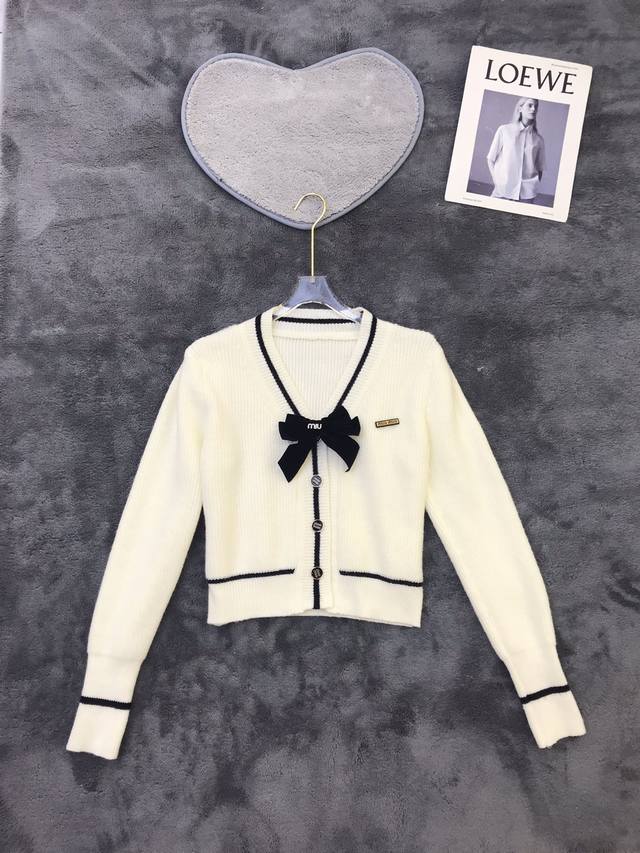 New bow-knitted sweater, available in white, apricot, and red. Available in siz