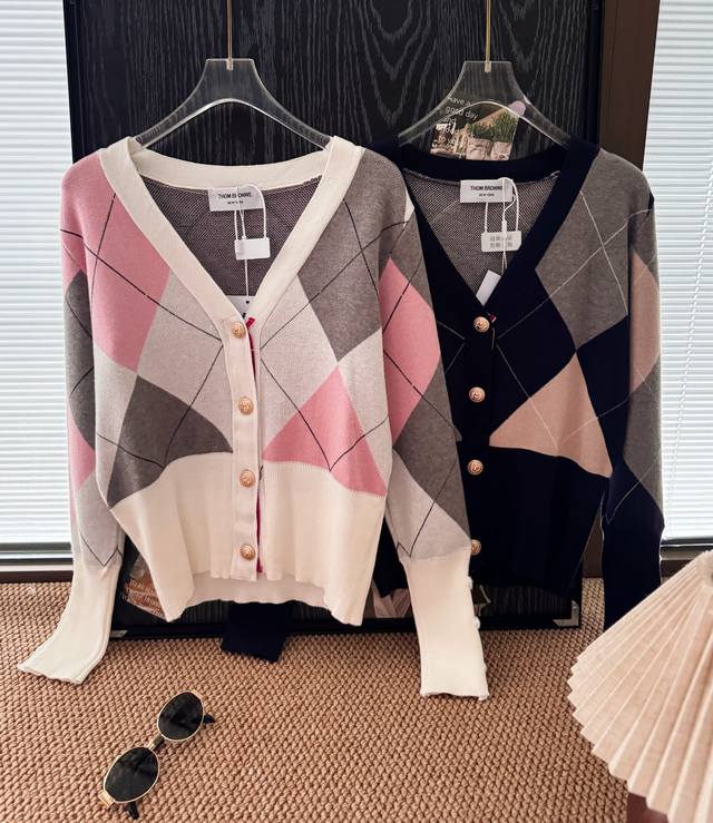 Product Name: Tb Diamond Pattern Retro Gold Button V-Neck Knit Cardigan Size: M