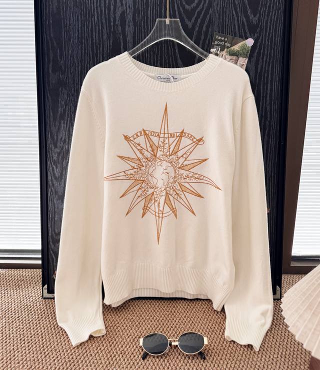 Product Name: Dio* Cd Gold Star Embroidered Knit Pullover Size: M L Color: Whit