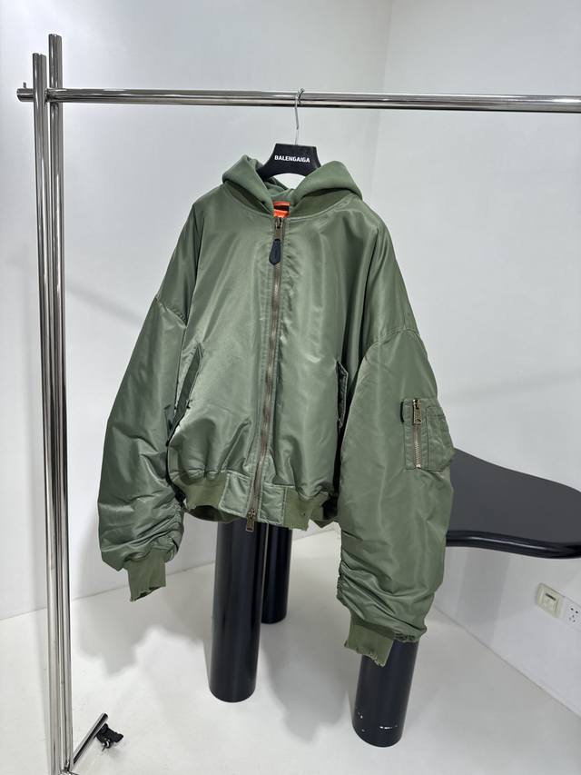 New Arrival Dark Green Plant-Dyed Nylon Bomber Jacket Selected lightweight plant