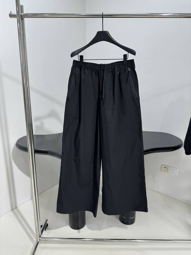 25 New Arrival Straight Leg Casual Pants Made of technical cotton poplin fabric
