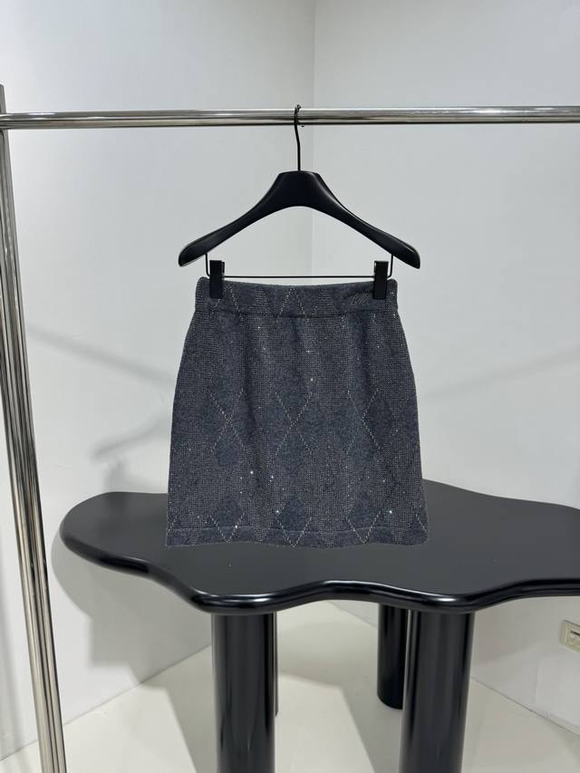 25 New Arrival Wool Rhinestone Midi Skirt Smoky Gray Wool Knit Fabric Waist Acce