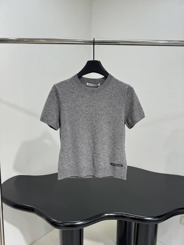 25 New Arrival Wool Crew Neck Top Selected Wool Knit Fabric Brand Logo Patch at