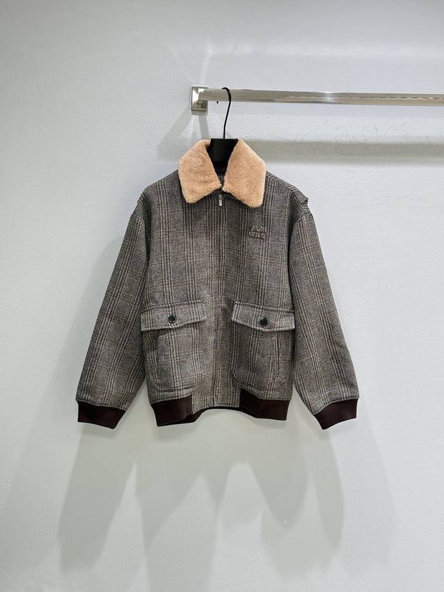 25Ss Early Autumn New Arrival! This herringbone jacket features a relaxed fit an
