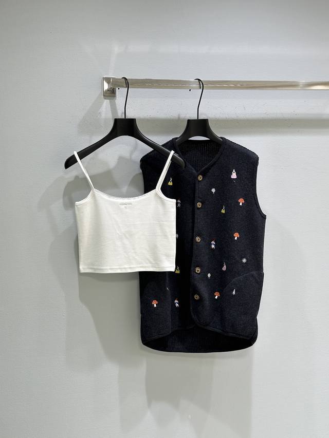 25Ss Autumn/Winter New Arrival! The shoulder straps are thin, and the chest is a