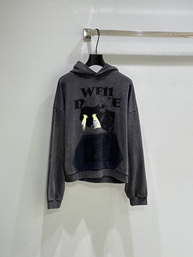 25Ss New Winter Arrival! This hooded sweatshirt has an inherent cool factor. The