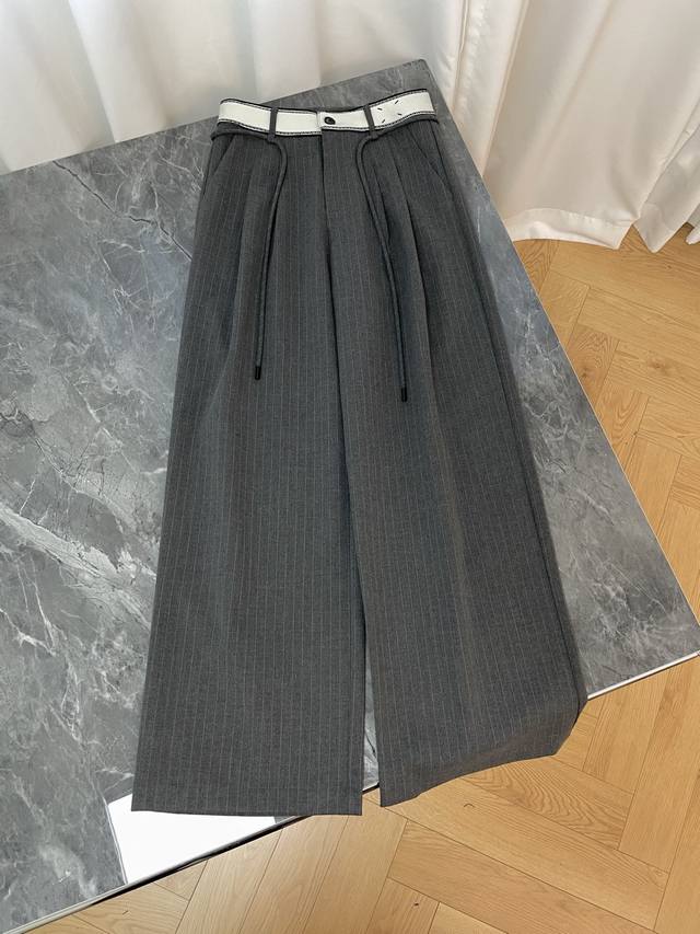25 New High-End Vertical Striped Wide-Leg Pants | A Balance Between Work and Eve
