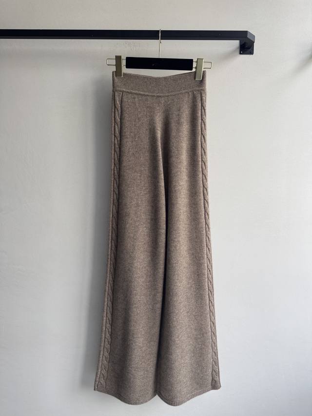 Loropiana Classic Cable Knit Cashmere Pants. A high-quality pair of pants is not