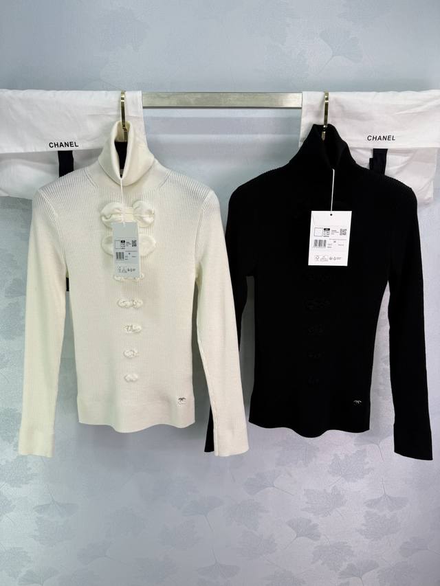 Ch*25K series bow-knit sweater, featuring a delicate bow at the high neck, elega