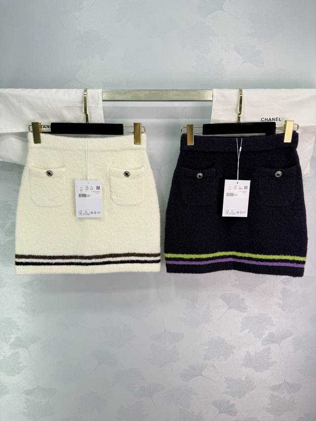 Ch*25 Autumn/Winter New Ski Collection Skirt, made of cashmere blend, soft and w