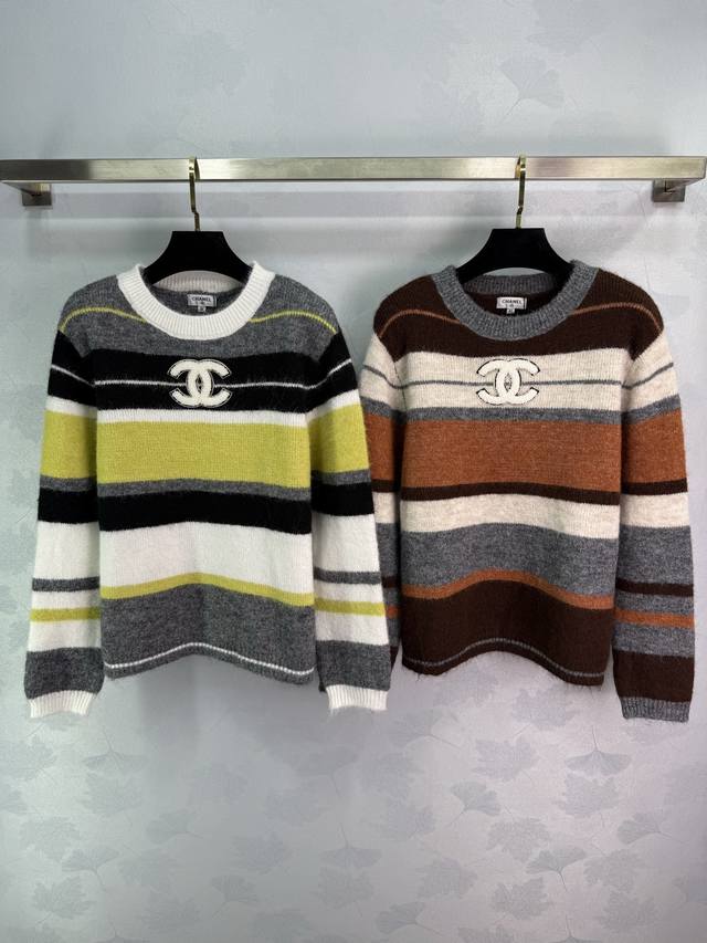 Ch*25 Autumn/Winter New Striped Knit Sweater. Crew neck design, soft knit fabric