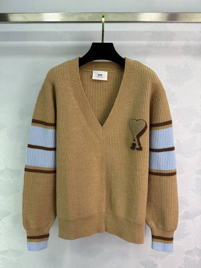 Ami*2025 Autumn/Winter Heart-Shaped Flocked V-Neck Sweater, Warm Khaki Wool Knit