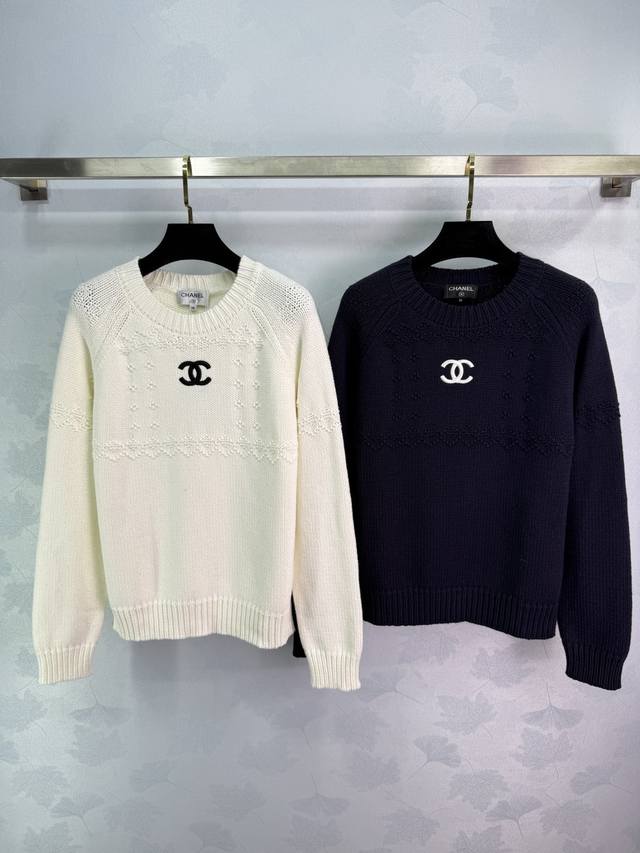 Ch*25 Autumn/Winter New Round Neck Knit Sweater. Embroidered double C logo on th