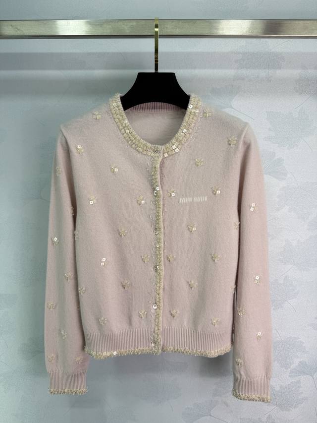 Miu*2025 Autumn/Winter New Beaded Floral Knit Long-Sleeve Cardigan! Crafted from