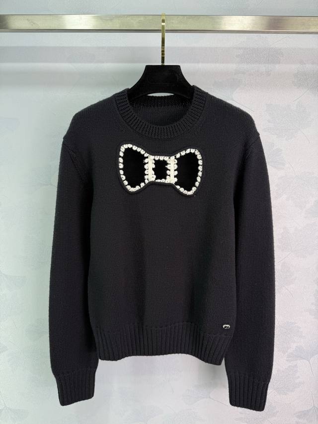Ch*25 Autumn/Winter New Bow Knit Sweater. Exquisite openwork design on the chest