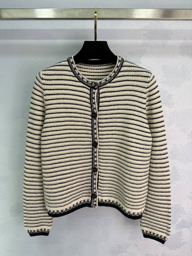 Dio* 2025 Autumn/Winter New Round Neck Striped Knit Cardigan! Made with custom c