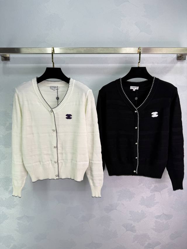 Ch*25 Early Autumn New Chanel-Style V-Neck Knit Cardigan with Classic Double C L