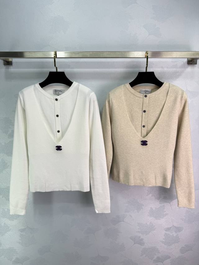 Ch*25 Autumn/Winter New Knitwear Set with Faux Two-Piece Design. The double C lo