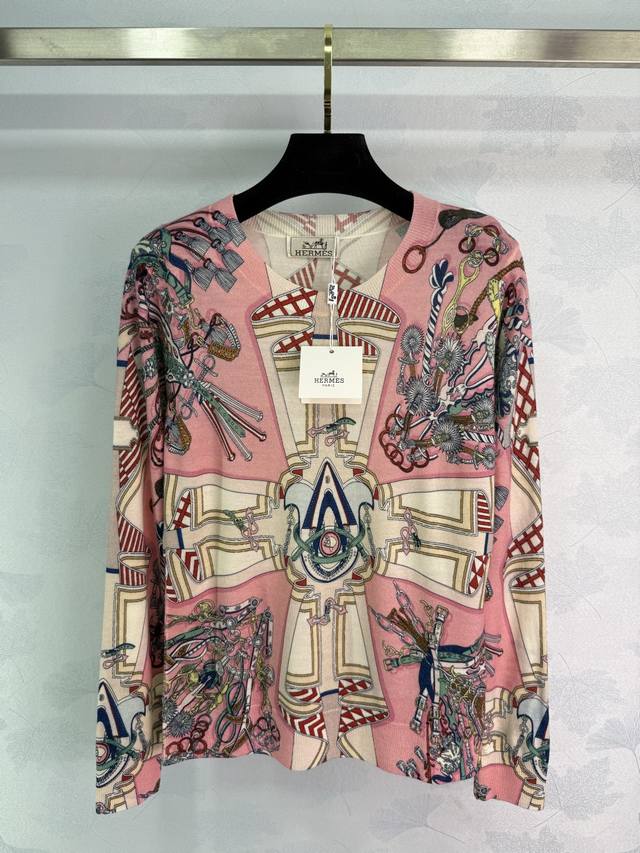 He*25 Autumn/Winter New Printed Top with Classic Retro Saddle Pattern. 100% Pure