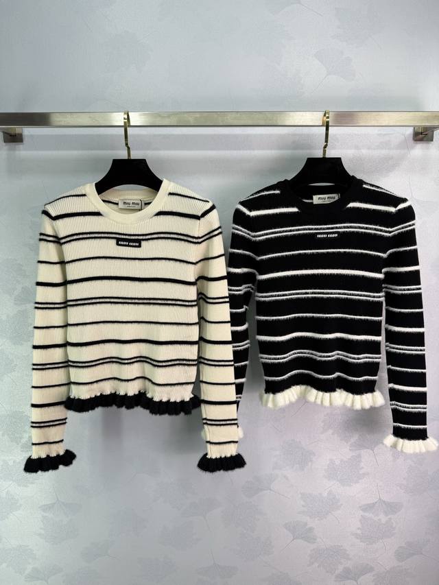 Miu*25 Autumn/Winter New Black and White Striped Crew Neck Sweater. Soft knit fa