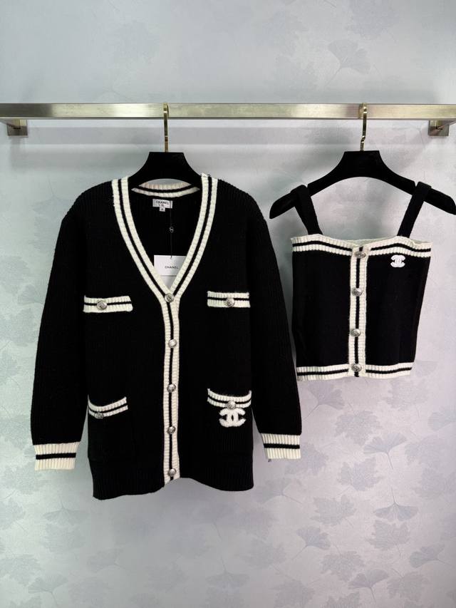 Ch*25 Autumn/Winter New Chanel-Style Knit Cardigan. Featuring a color-blocked de