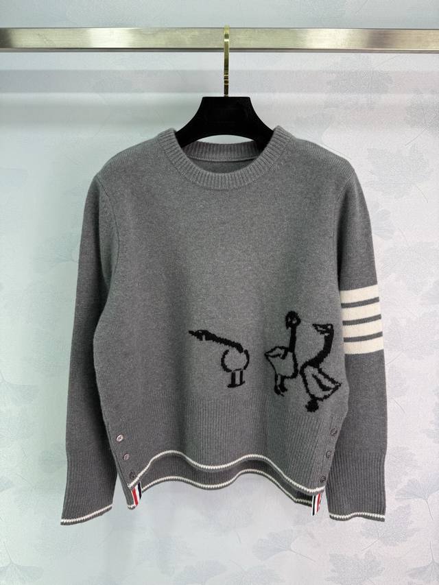 Tb* 2025 Autumn/Winter New Knit Sweater, made with high-quality wool blend, soft