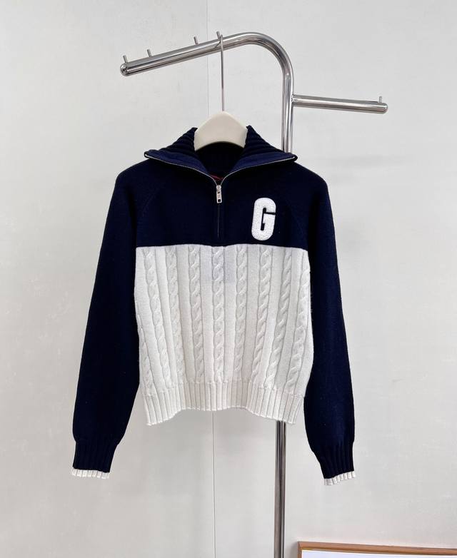 Gucci classic woven cable knit collared top. There are countless beautiful cloth