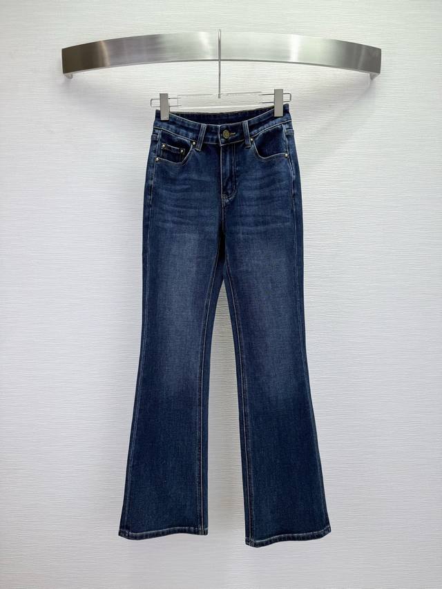 Louis Vuitto* 25Ss Autumn/Winter New Versatile Flared Jeans. Flared cut, embosse