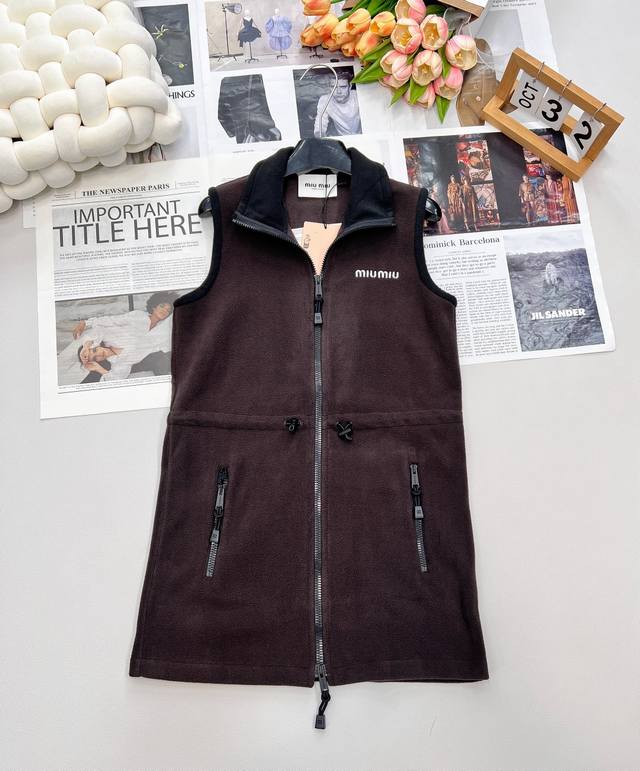 Miumiu 2025 New Zippered Fleece Vest Dress, Custom Yb Fleece Material, Comfortab