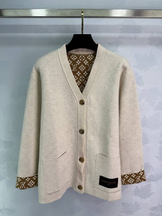 Lou*25 Autumn/Winter New V-neck Cardigan, off-white tone with classic Monogram p