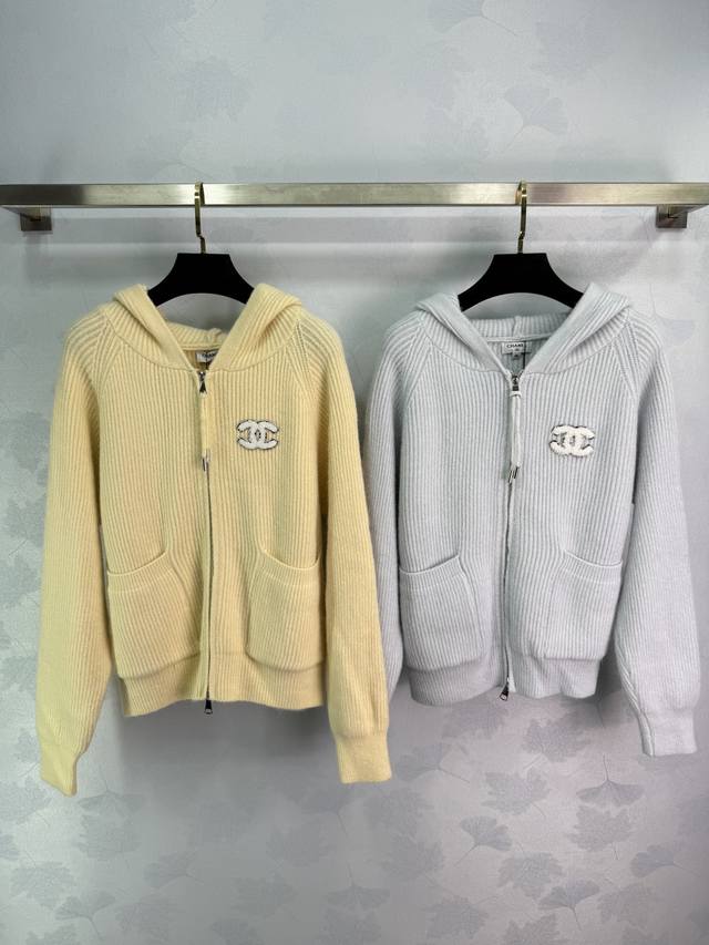 Ch*25 Autumn/Winter New Hooded Zip-Up Sweatshirt. Soft and breathable, classic h