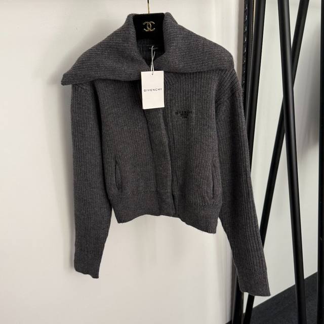 Style No. 20257346 Givench * New Logo Embroidered Oversized Collar Long-Sleeve