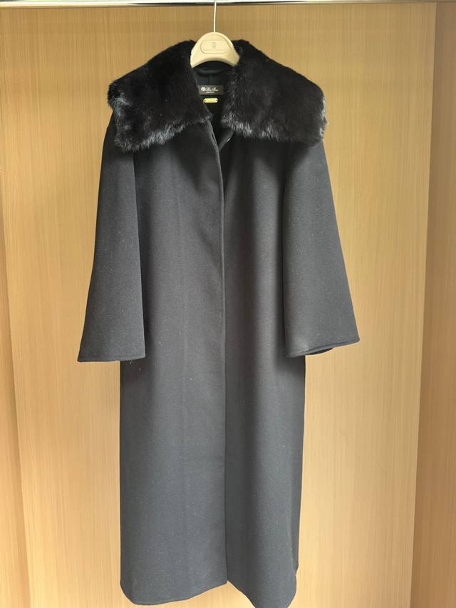 Lp Z p Latest Cashmere and Vintage Fur Coat As a gift from the British King, top
