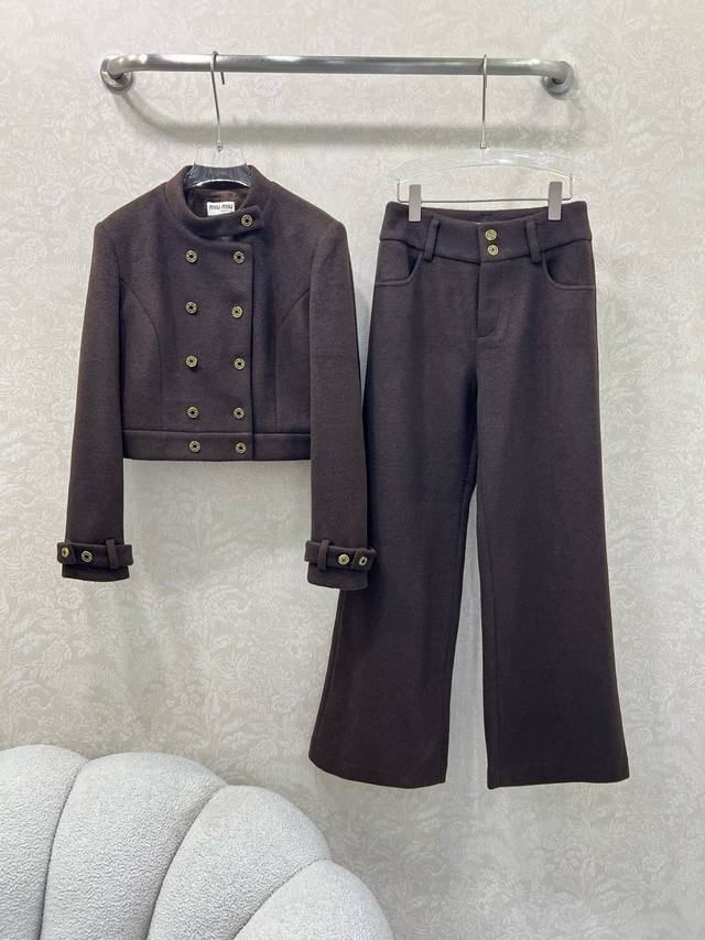 Miumi*25 New Set: Round Neck Jacket and Wide-Leg Pants - A super popular Maillar
