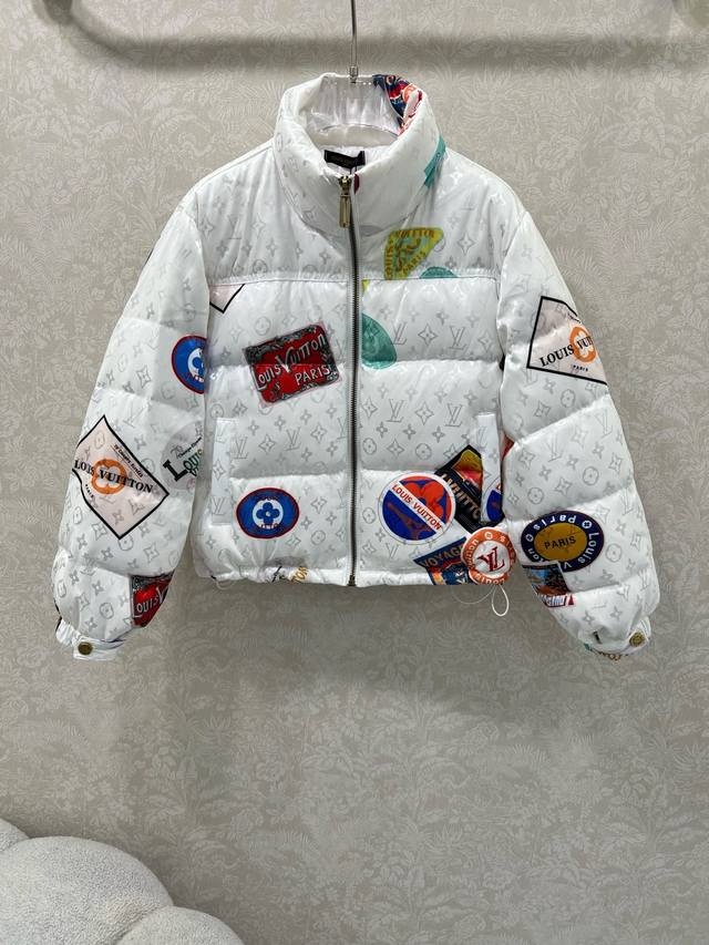 Louis Vuitt*N25 New Stand Collar Badge Down Jacket Custom Yb Windproof and Water