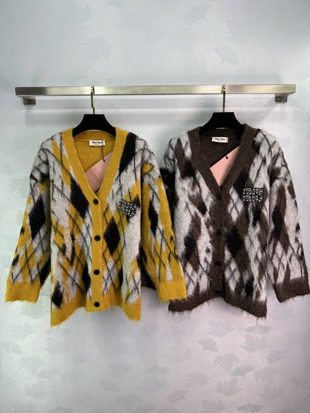 Miu*25 Autumn/Winter New Knit Cardigan, featuring a color-blocked diamond patter