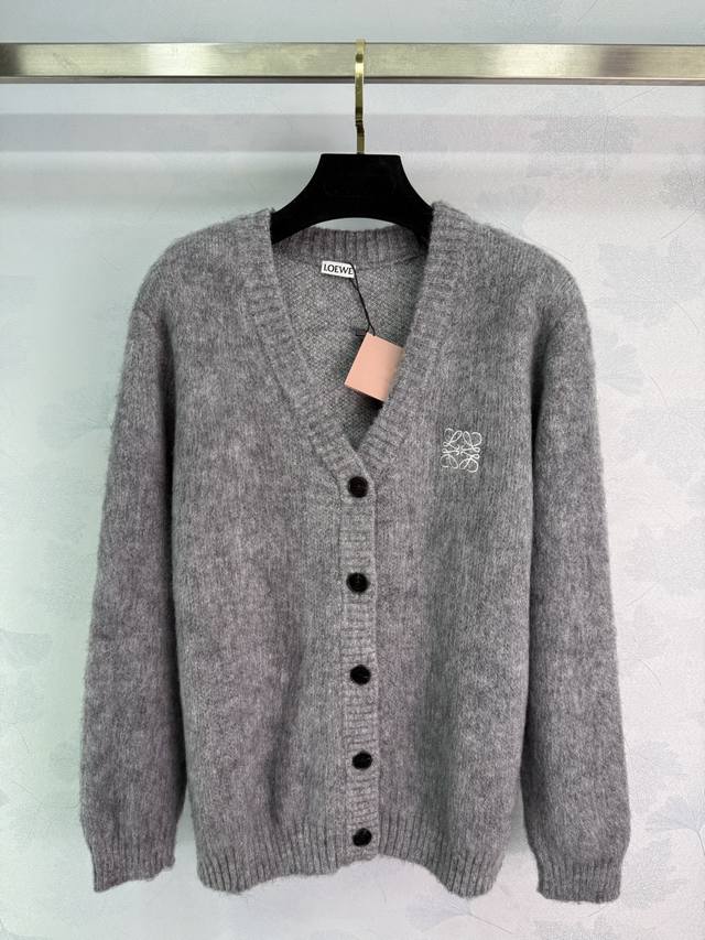 Loe*25 Autumn/Winter New Knit Cardigan, V-neck design with black buttons, simple