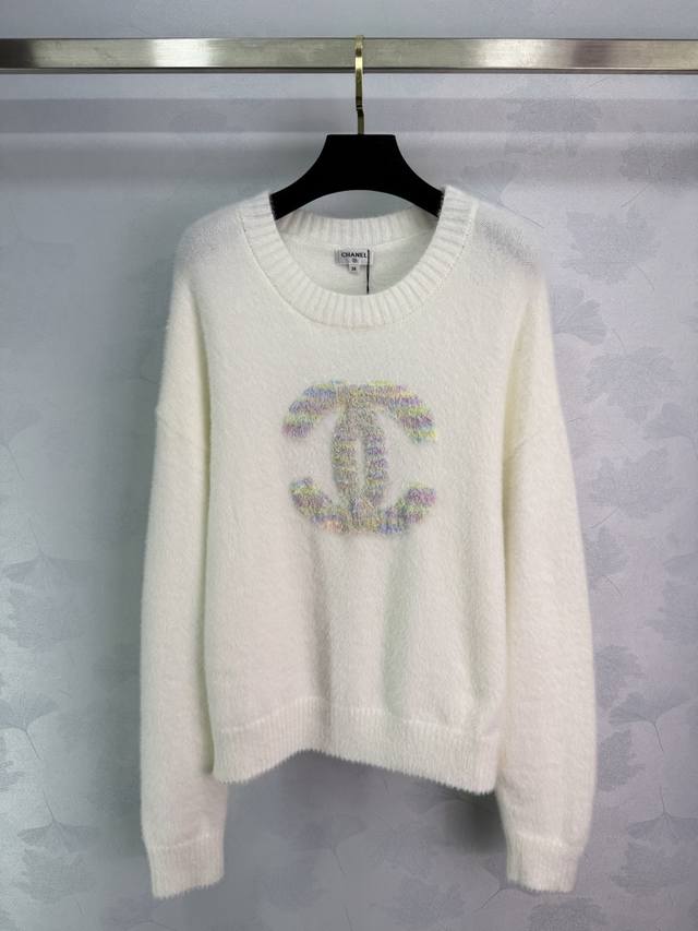 Ch*25 Autumn/Winter New White Sweater, Soft Knit Material, Highly Recognizable C