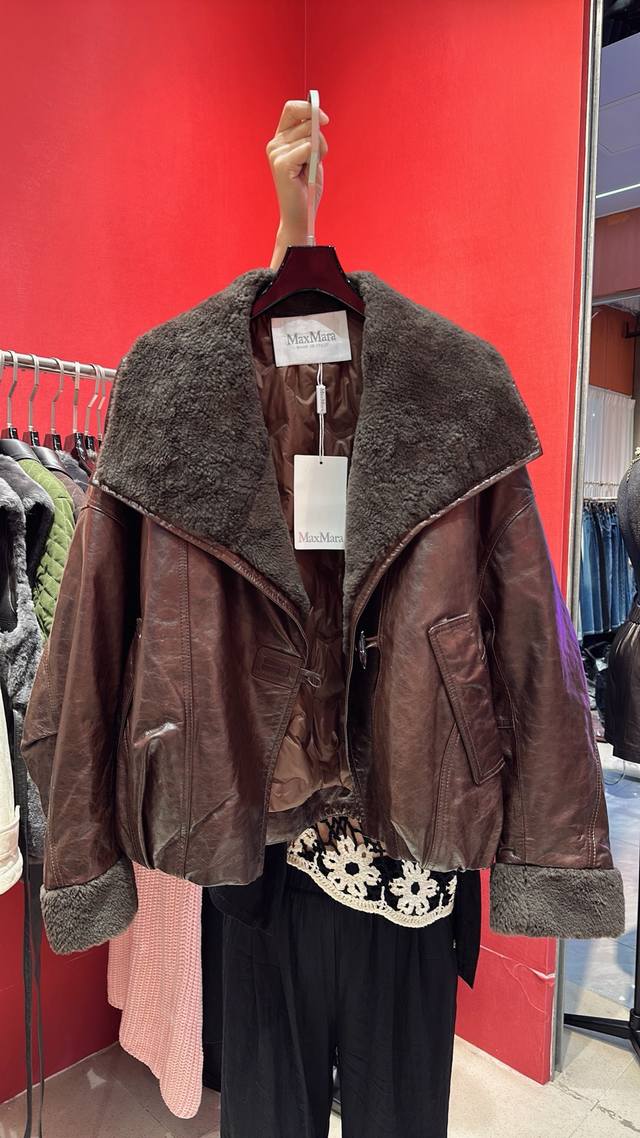 Mpaxmpar Top-grade sheepskin jacket with white goose down and lambskin collar, c