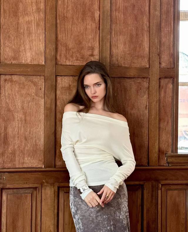 Rarely Alik* 2025 Autumn/Winter New Off-Shoulder Top - Super Skin-Friendly and S