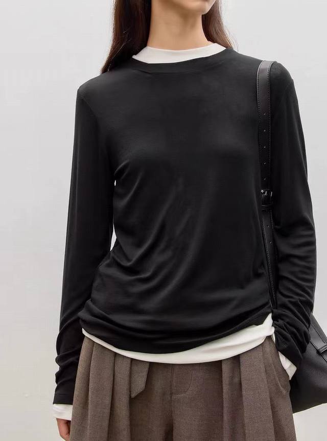 The Row 2025 Early Autumn New Arrival Base Layer Top. Super slimming! A minimali