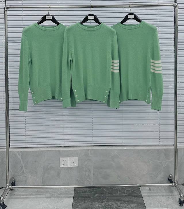 New Australian Wool Crew Neck Jacket (DDD) Purchased 1/1 open pattern, single-si