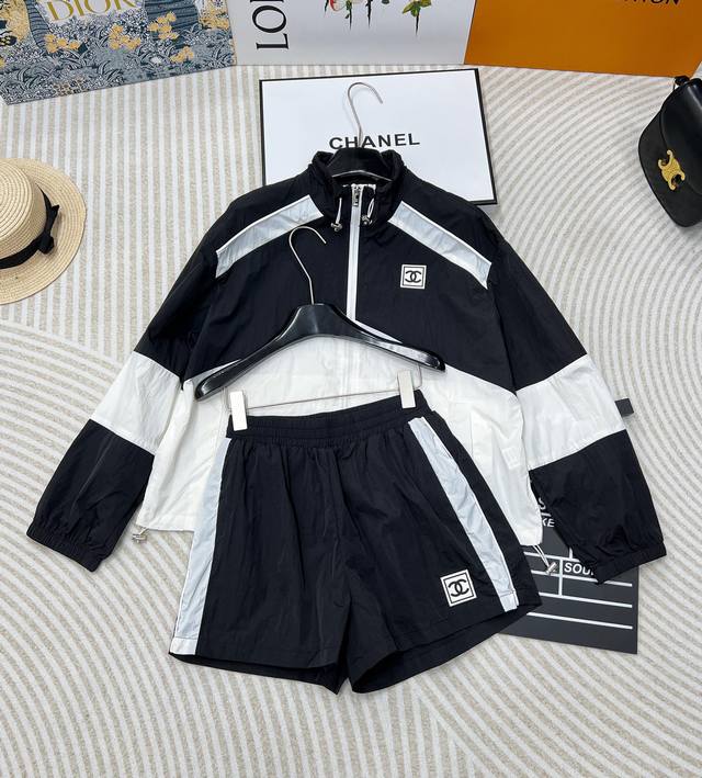 Chanel Vintage Casual Windbreaker and Shorts Set! A custom-made, loose-fitting j